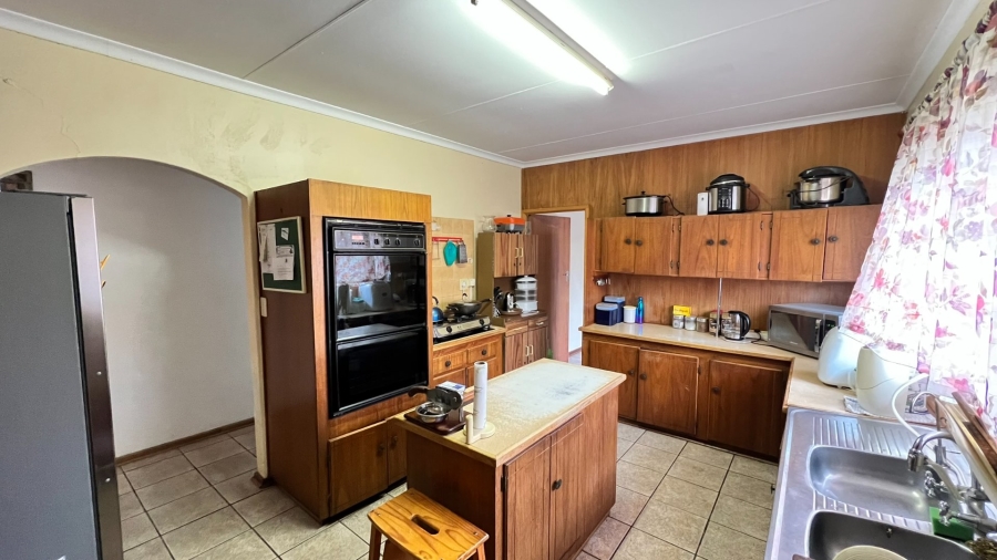 4 Bedroom Property for Sale in Langenhovenpark Free State
